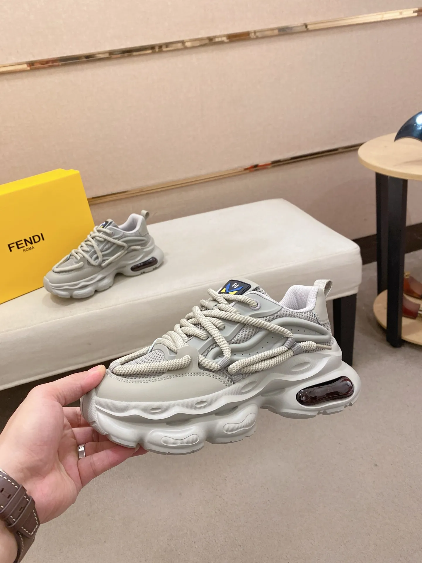 Men's shoes 💰 480💰 (fendi) New style 👊🏻 upper 🇮🇹 imported cowhide fabric 🇩🇪 lining imported sheepskin lining. The original outsole is molded to highlight the identity of every man, and the upper foot is elegant and stable🚶🏻🚶🏻The high-end custom counters reproduce the original version📯No matter the wind or rain, the shoe last remains unchanged and can withstand the verification of time🔍️,🔵 Size: 38-44